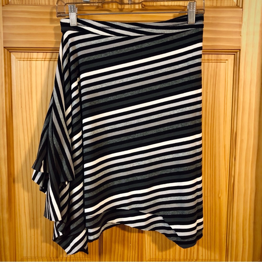 💝 Ladies Black, White, Grey Striped Mock Wrap Skirt Women Size Small Raw Edge